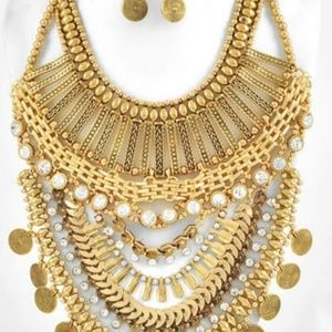 Gold necklace set